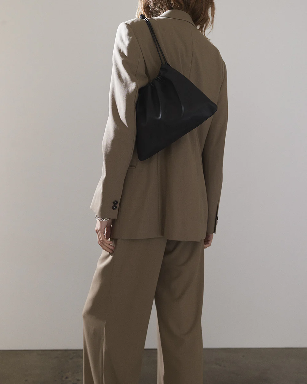 Fin Drawstring Bag: Black - Image 5