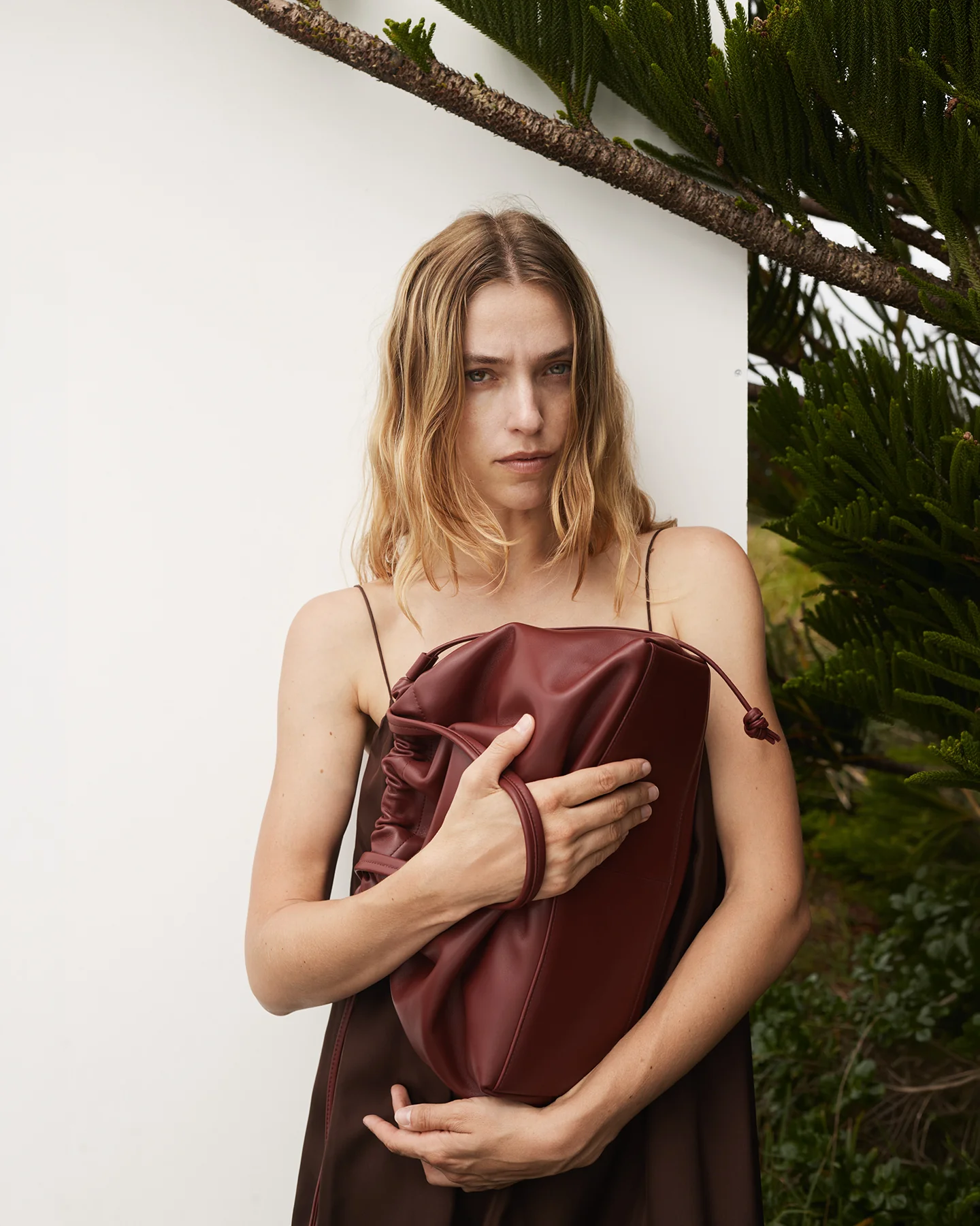 Fin Shoulder Bag: Cedar Red - Image 8